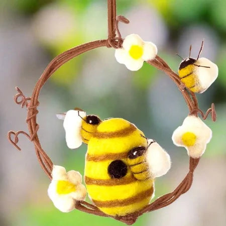 Busy Bees Mini Wreath